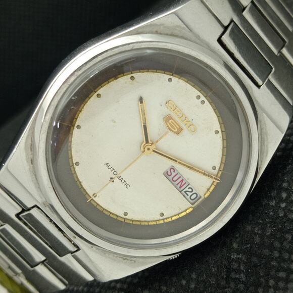 Vintage 1994 Seiko Automatic Mens Silver Watch W/daydate & Gold accents - Picture 1 of 8